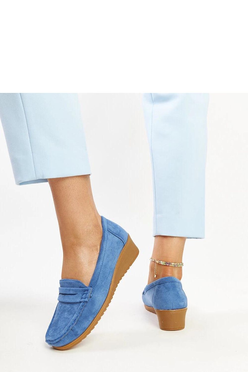 Close-up of the luxurious blue suede material on Sakena wedge loafers by Solea, highlighting the comfort and quality.