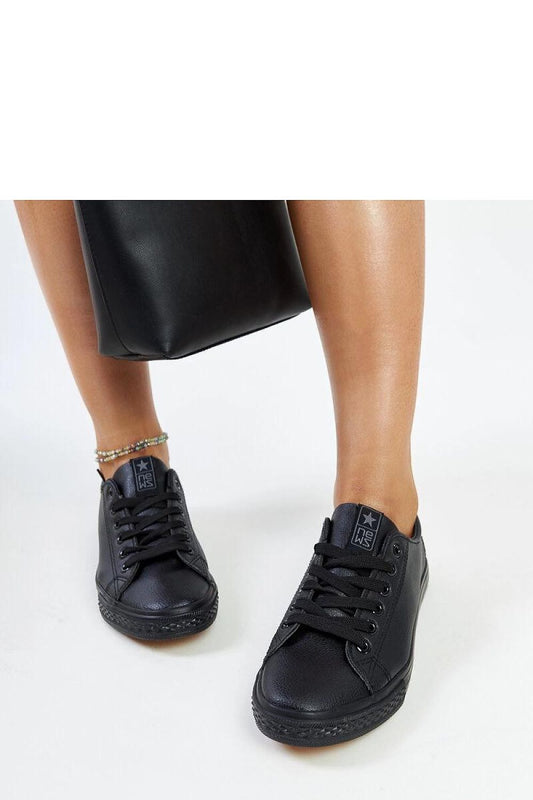 Elegant side view of Luz Black eco-leather sneakers for women by Solea, featuring a modern low-cut design.