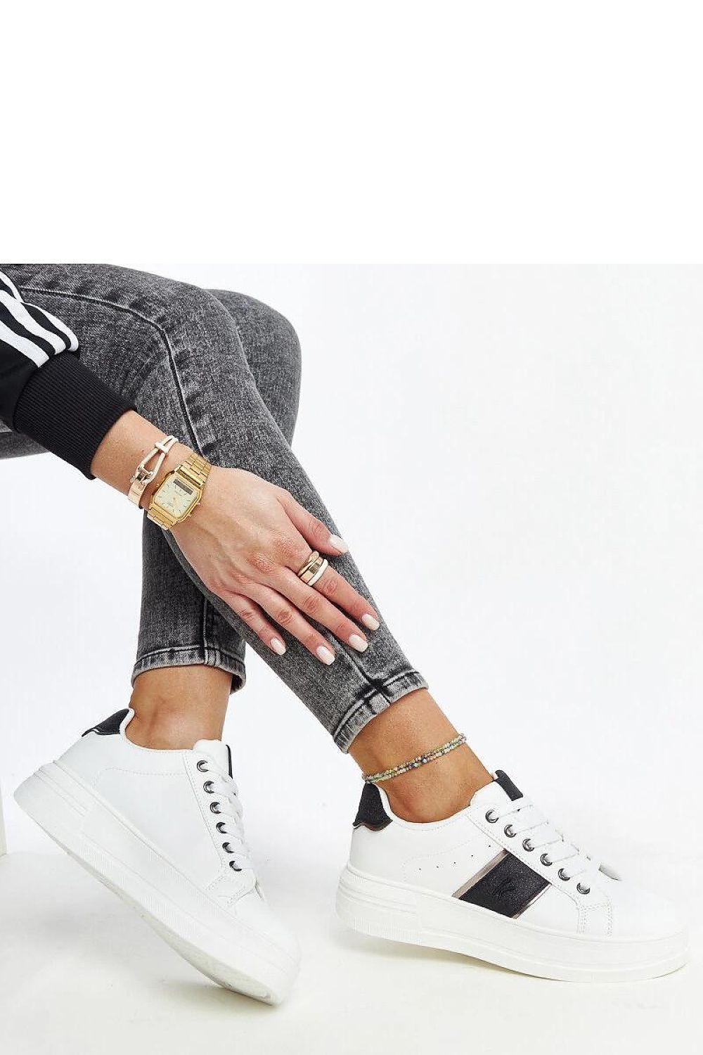 Elegantly designed Finestra white and silver sneakers by Solea featuring a thick rubber sole, perfect for stylish comfort in any setting.