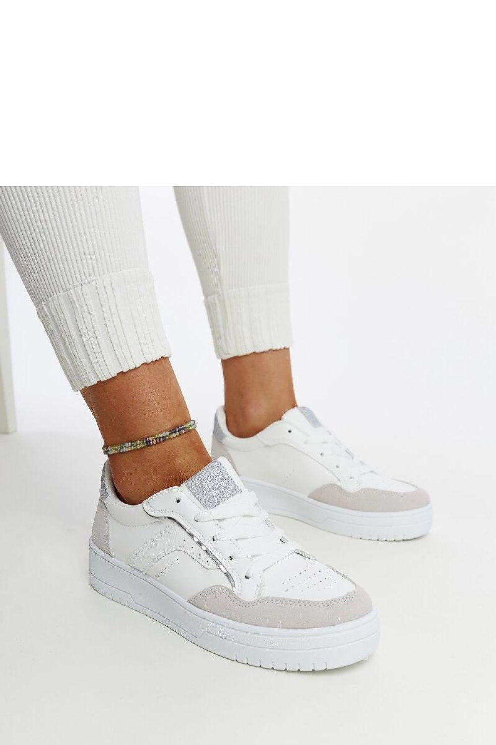 Luxury black platform sneakers by Solea showcasing a lace-up design, perfect for elegant spring and summer looks.