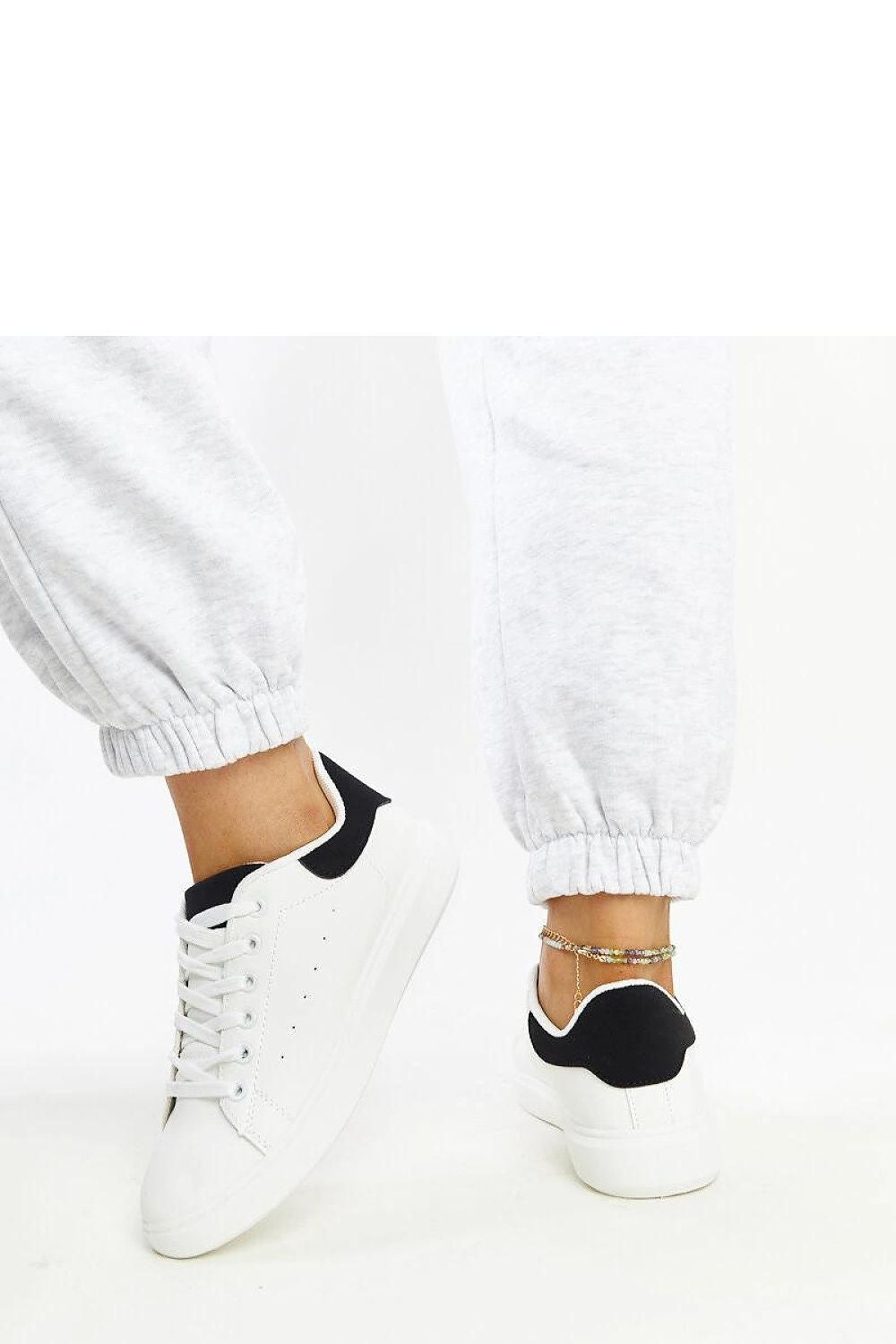 Elegant white platform sneakers by Solea, showcasing a 3 cm heel height and rubber sole for stability, ideal for every wardrobe.