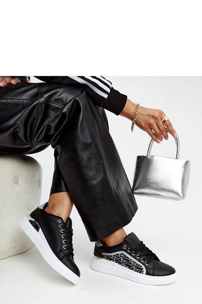 Luxurious black glitter platform sneakers by Solea, showcasing a chic design with shimmering details perfect for stylish summer outfits.