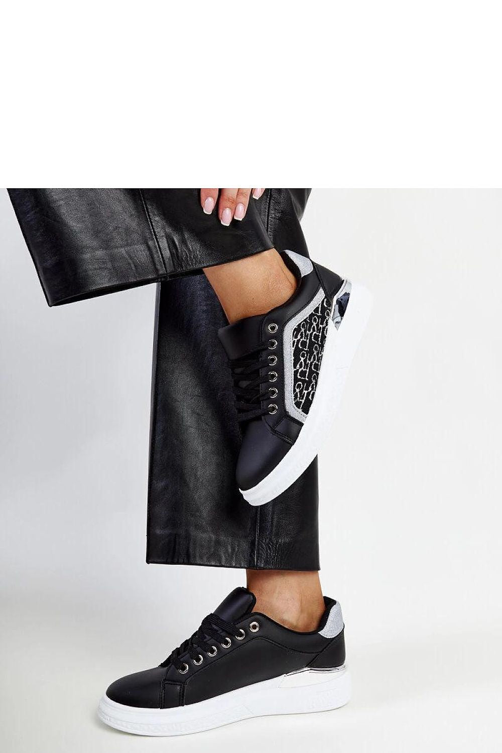 Solea's sophisticated black glitter sneakers featuring a comfortable white rubber sole, enhancing both style and comfort for everyday wear.