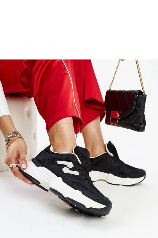 Luxury black sneakers by Solea featuring a stylish chunky sole, designed for comfort and urban fashion.