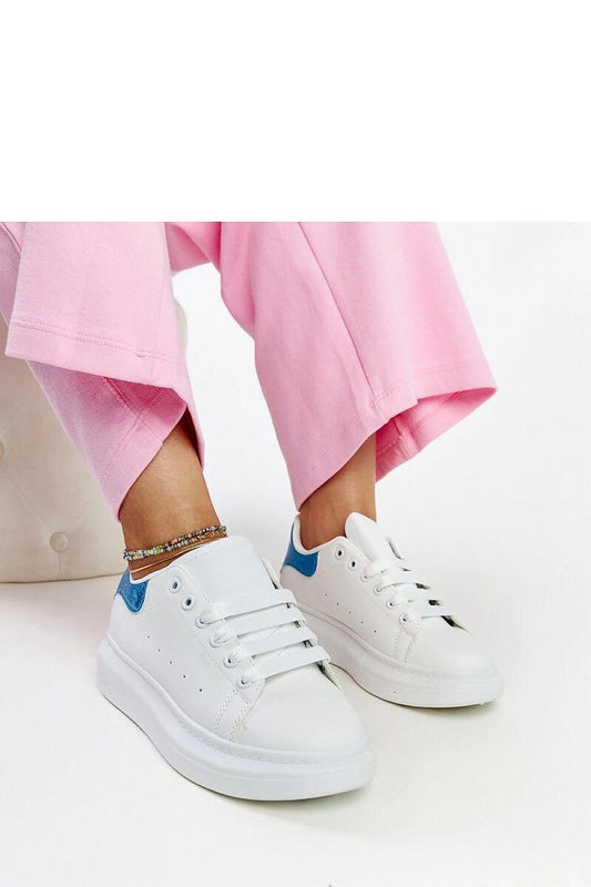Elegant lace-up closure detail on Solea's luxurious white eco-leather sneakers Fatimah, designed for comfort and style.