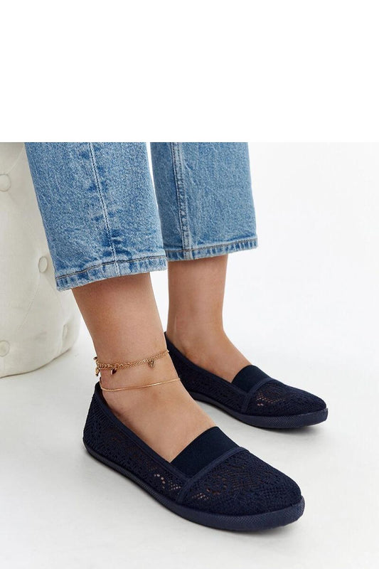 Elegant navy blue Peony sneakers by Solea, designed with a slip-on lace closure for effortless wear, perfect for summer outings.