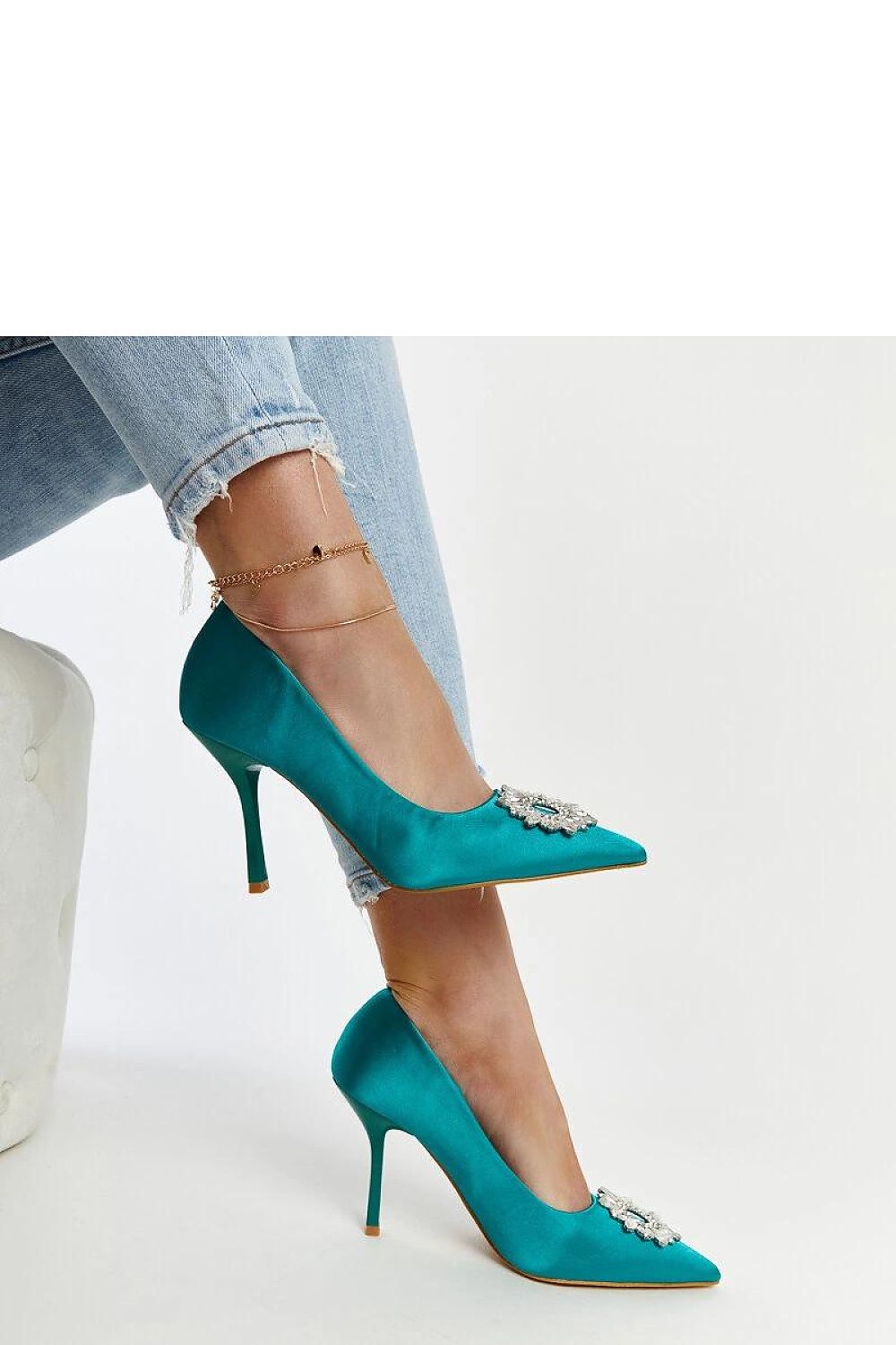 Elegant Susegana green satin high heel pumps featuring shimmering zircon embellishments, perfect for summer occasions.