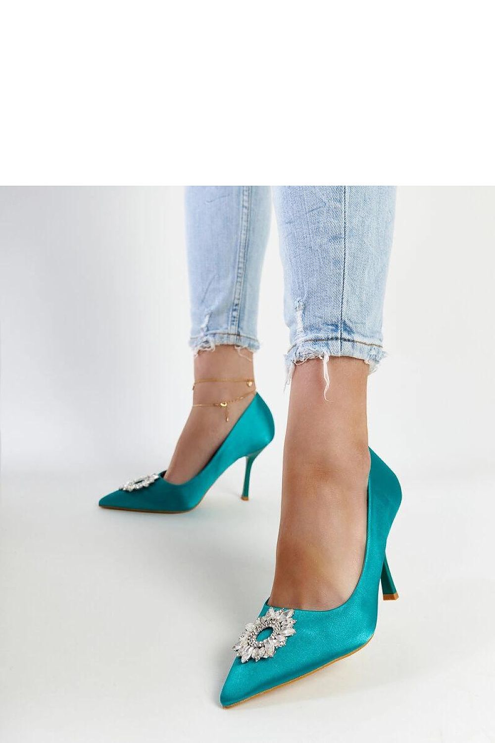 Chic Susegana high heels in lush green satin, showcasing exquisite zircon detailing for a luxurious touch.