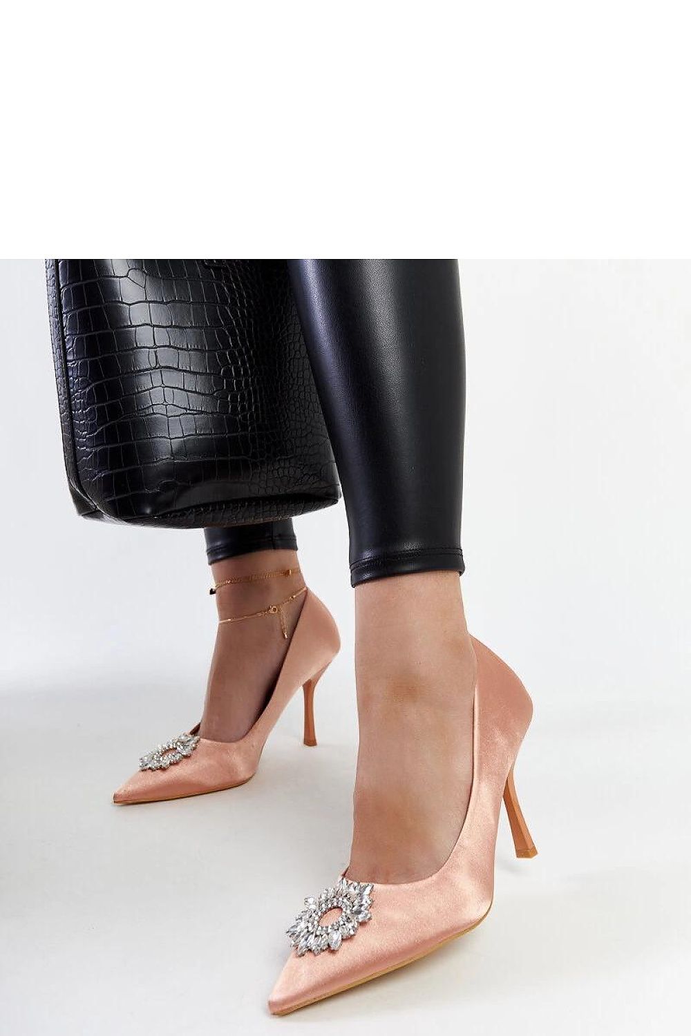 Susegana high heel pumps in lush green satin by Solea, highlighting the exquisite zircon embellishments for a touch of luxury.