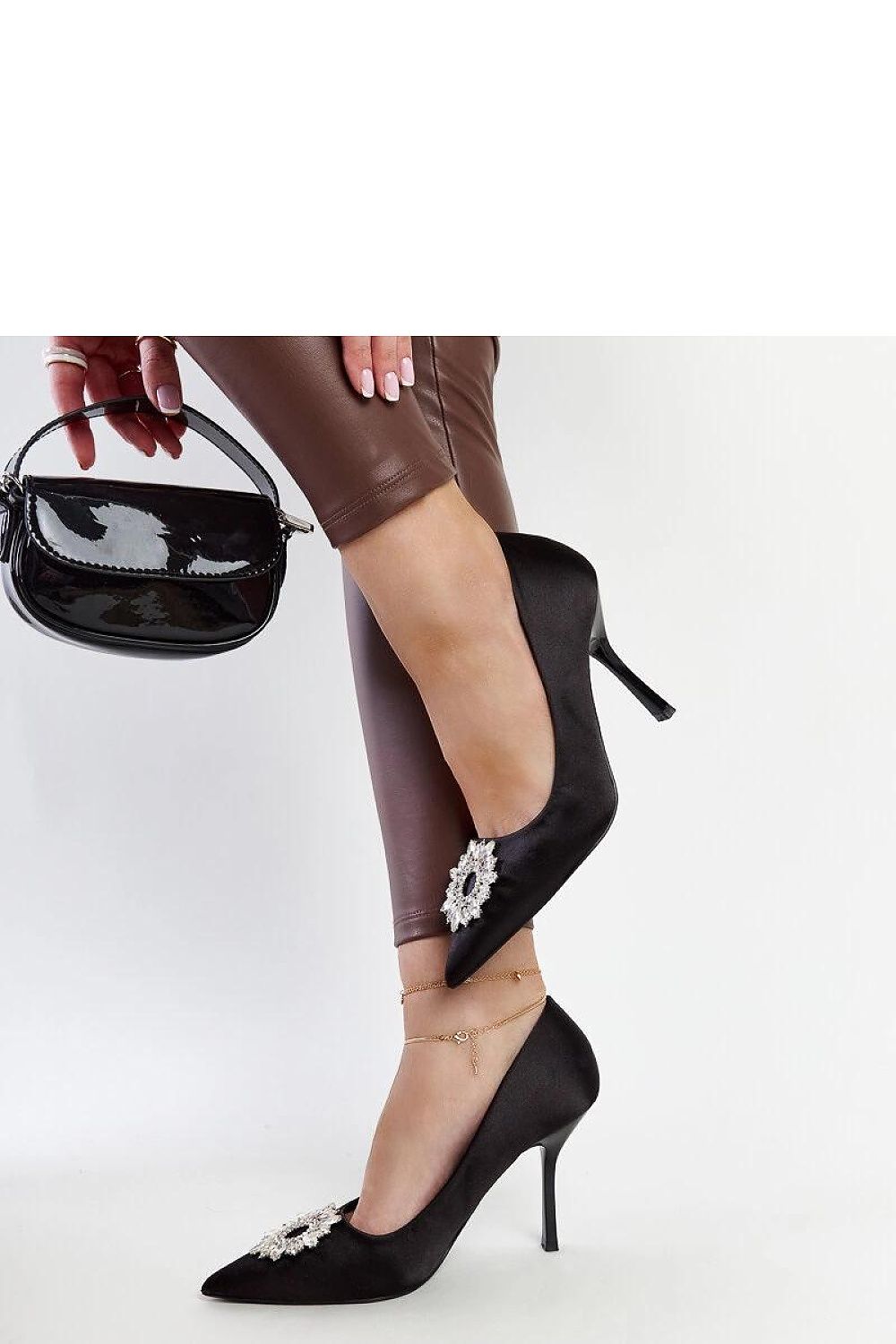 Susegana high heel pumps in green satin featuring striking zircon embellishments, perfect for enhancing your summer style.