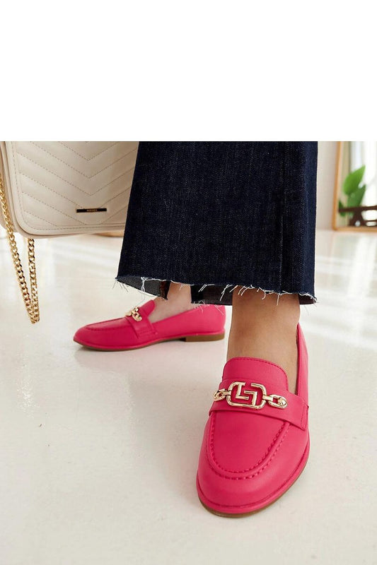 Elegant pink Kuens moccasins by Solea featuring chain detail, perfect for summer days and slip-on comfort.