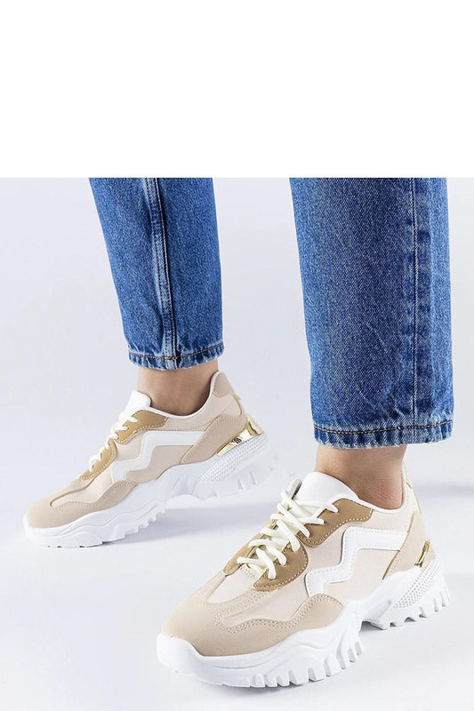 Solea luxury beige sneakers featuring a stylish Gironic sole, elegantly designed for both comfort and sophistication in spring and summer.