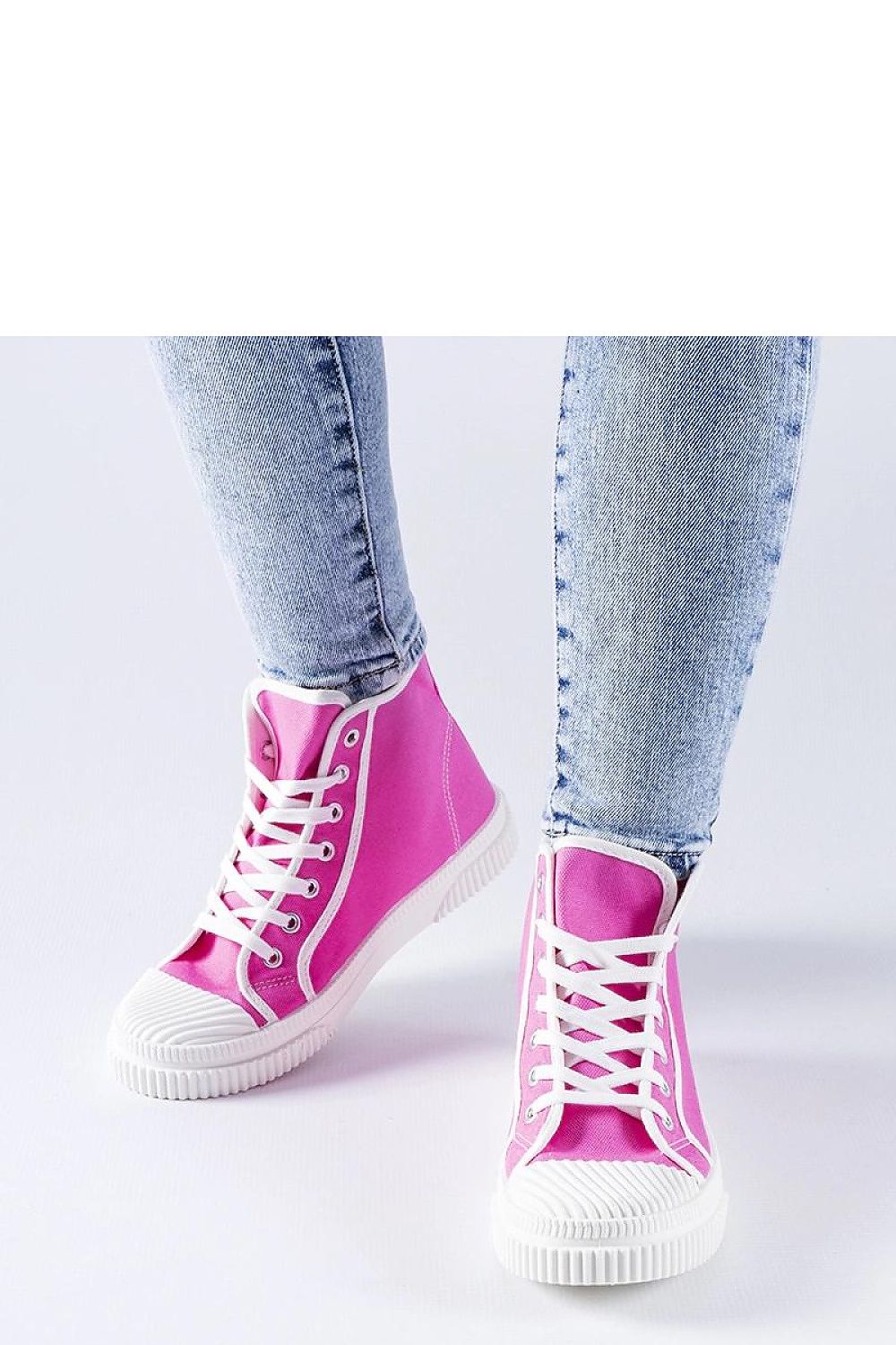 Close-up of Solea Dark Pink High Top Sneakers Pozzuolo featuring high-quality craftsmanship with air-circulating fabric perfect for summer wear.