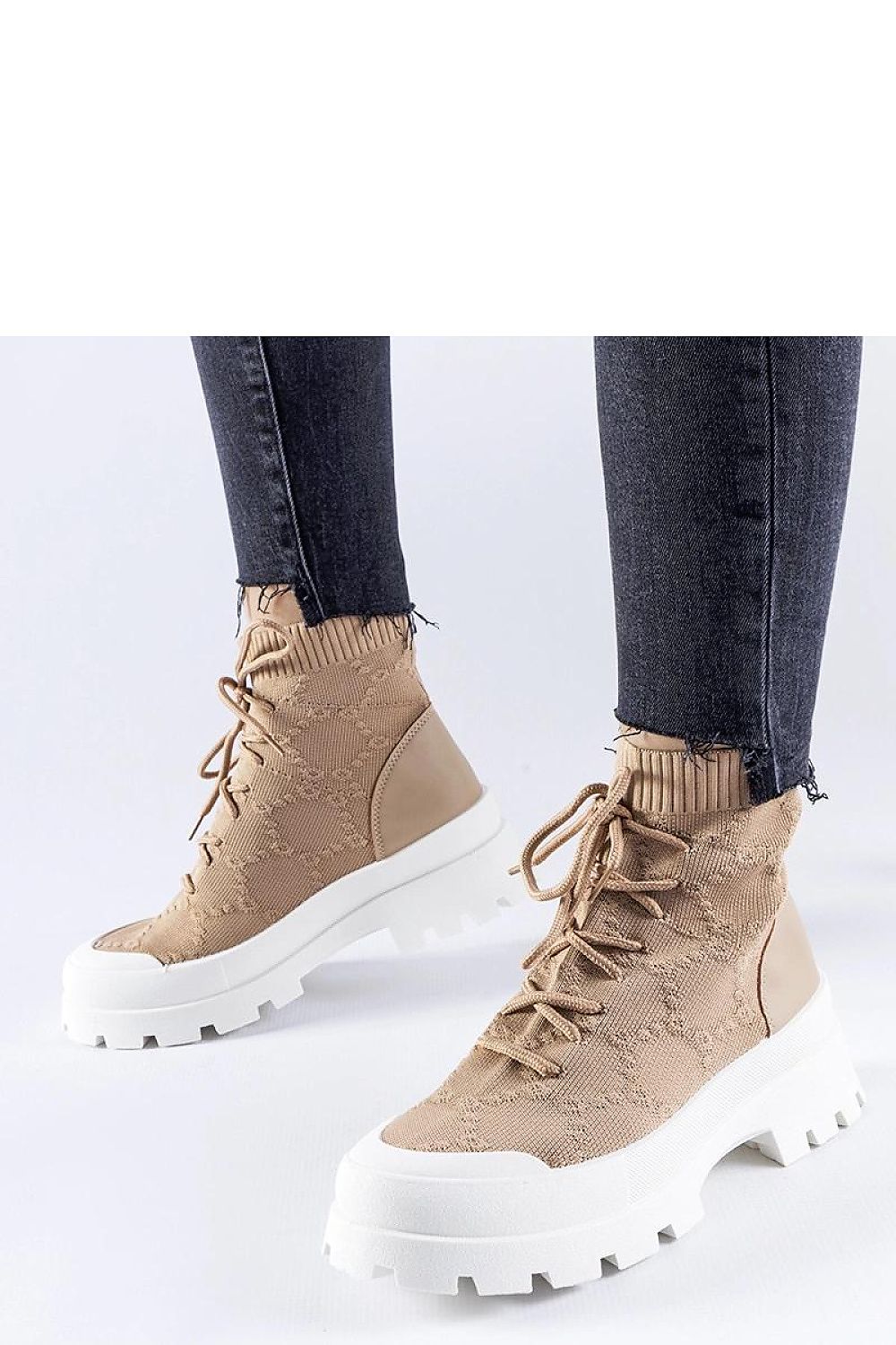 Stylish Éric brown sneakers for women by Solea showcasing comfort fabric, sporty design, and perfect fit for EU sizes 36-41 and US sizes 5.5-10.5.