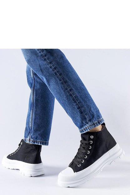 Chic Solea high-top sneakers in black, designed for summer with a confident medium heel, perfect for stylish everyday wear.