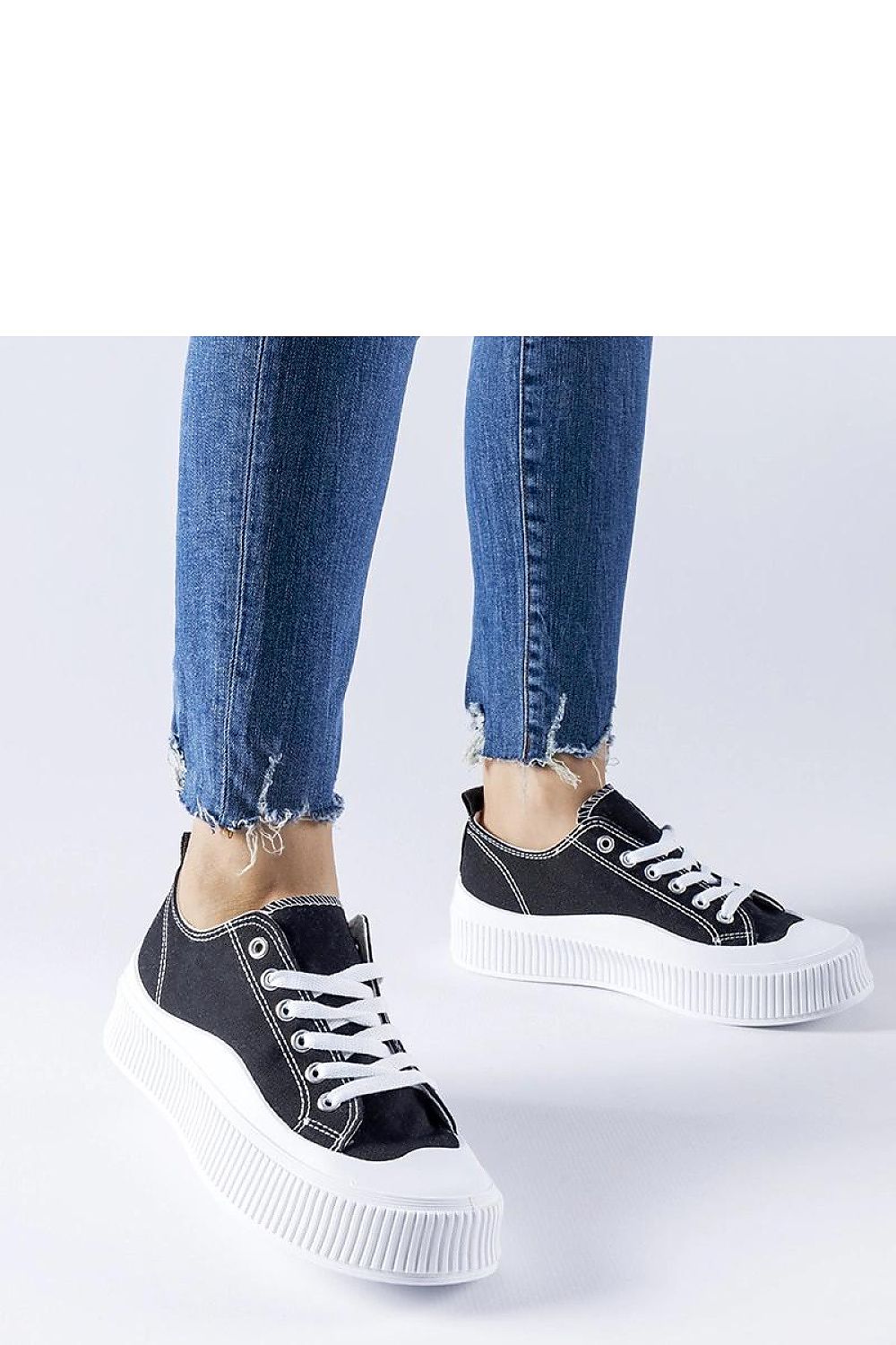 Stylish Solea black platform sneakers Cesano showcasing a fashionable design, perfect for both casual and formal occasions.