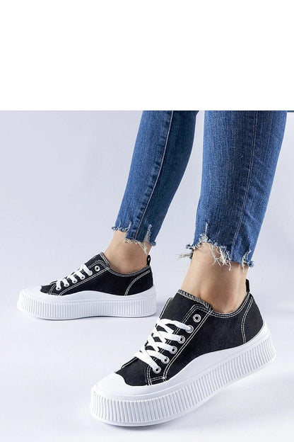 Elegant Solea Cesano black platform sneakers with a durable rubber construction, ideal for comfort during summer outings.