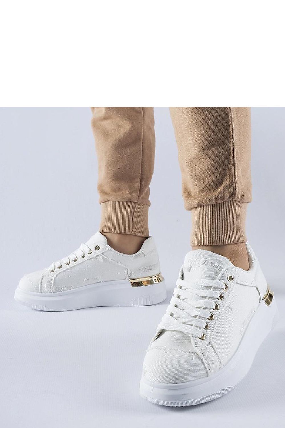 Luxury Solea white platform sneakers for women, crafted from high-quality fabric, featuring a modern lace-up design for ideal summer comfort.