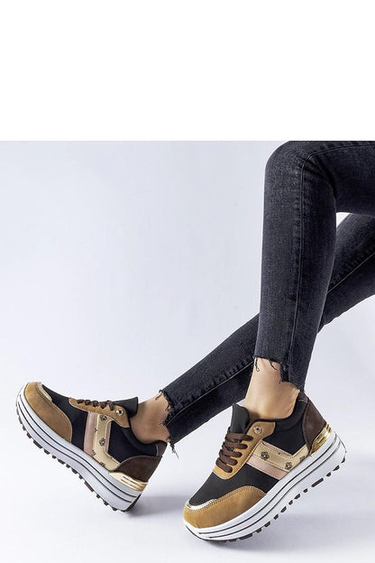 Side view of Solea's elegant brown platform sneakers, featuring a comfortable lace-up closure and unique synthetic sole that adds originality.