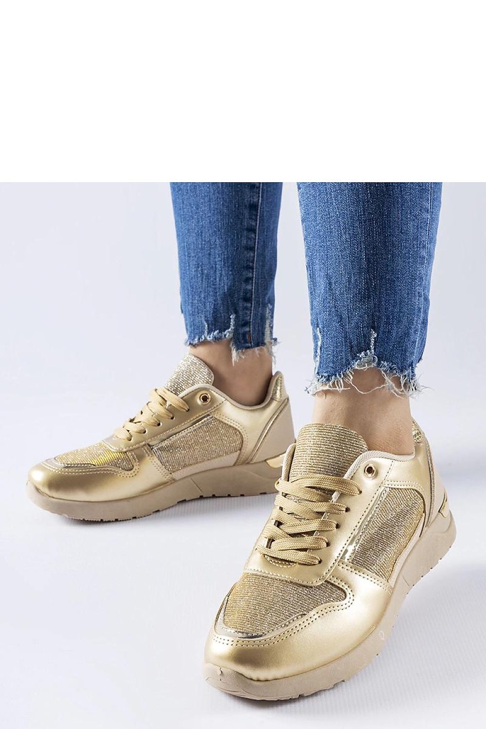 Luxury white sneakers from Solea, Facondo collection, featuring lace-up closure and stylish decorative stitching, suitable for EU sizes 36-41.