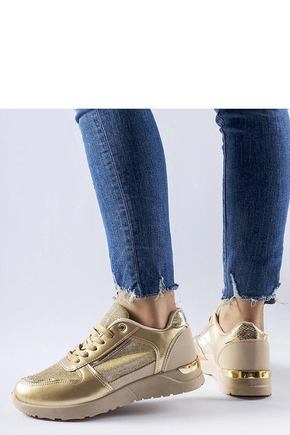 Elegant white sneakers by Solea, designed with a lace-up closure for a perfect fit and ideal for casual, fashionable looks.