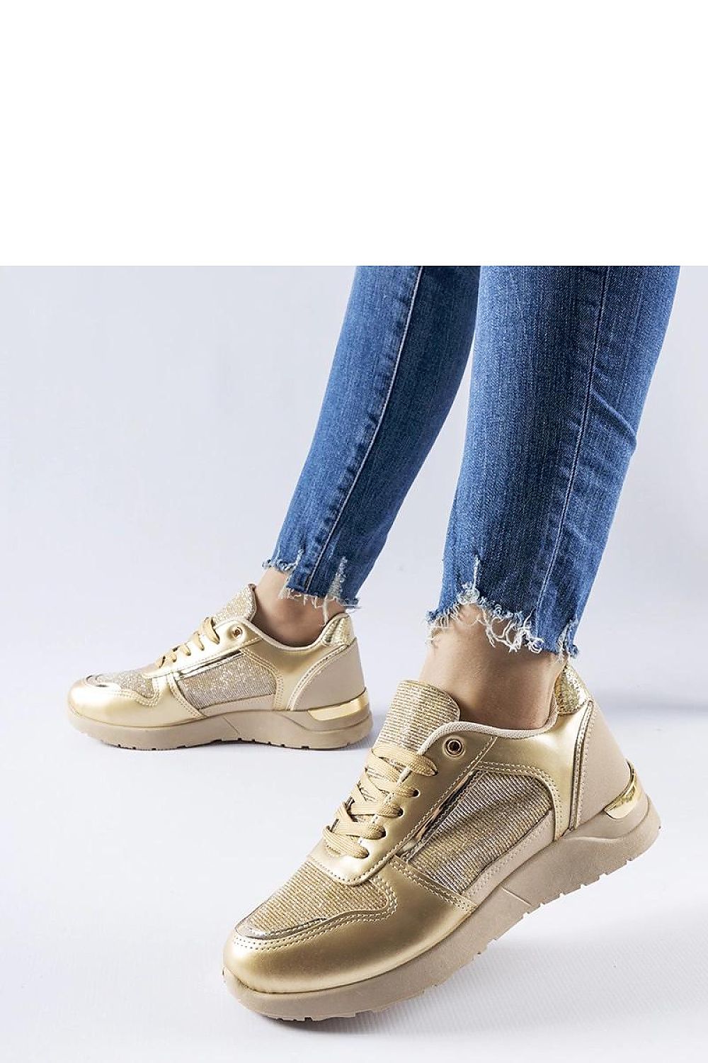 Solea Facondo luxury white sneakers, crafted from high-quality materials, embodying comfort and style for everyday use.