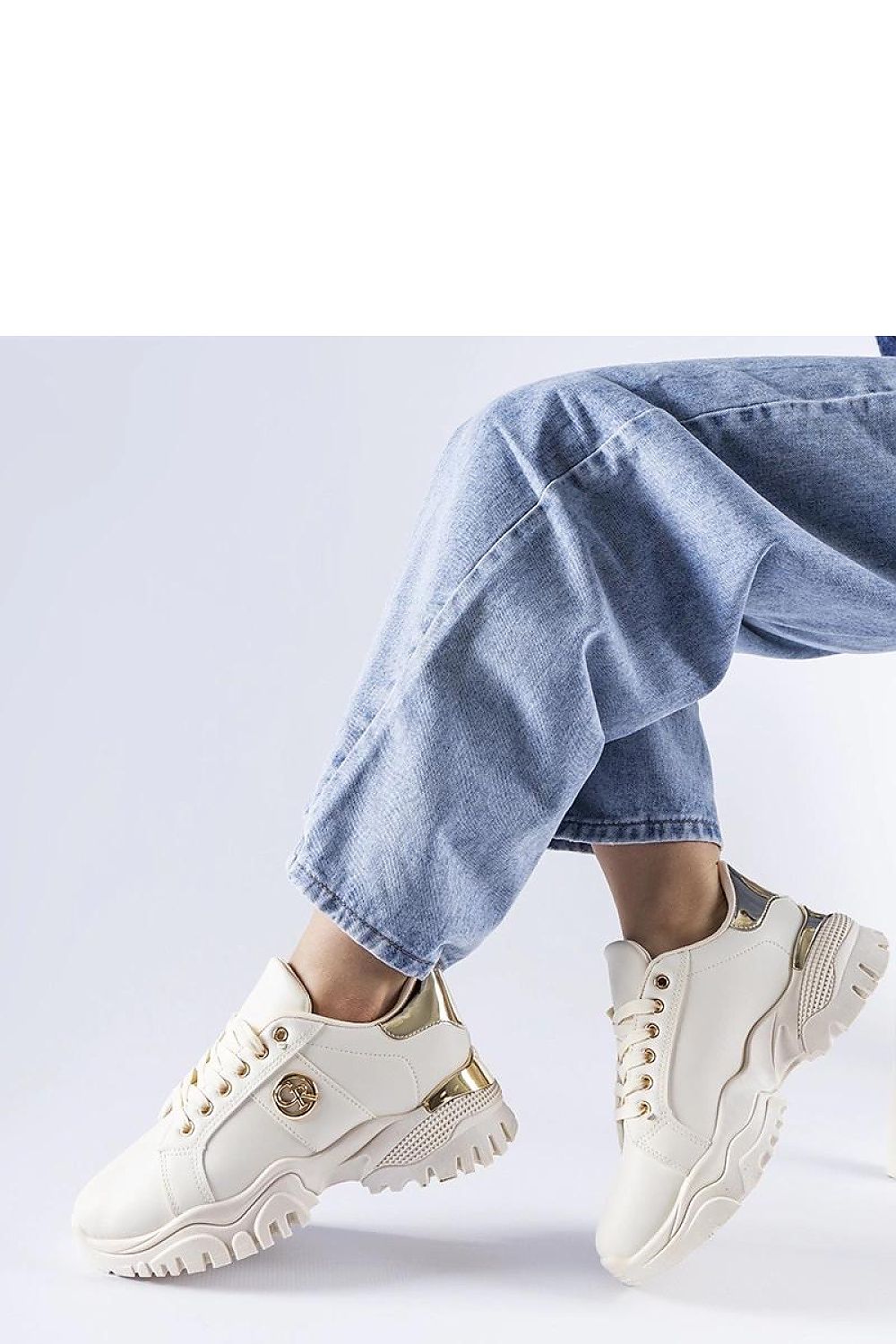 Solea luxury sneakers with eco leather, highlighting comfort and a contemporary design for casual wear.