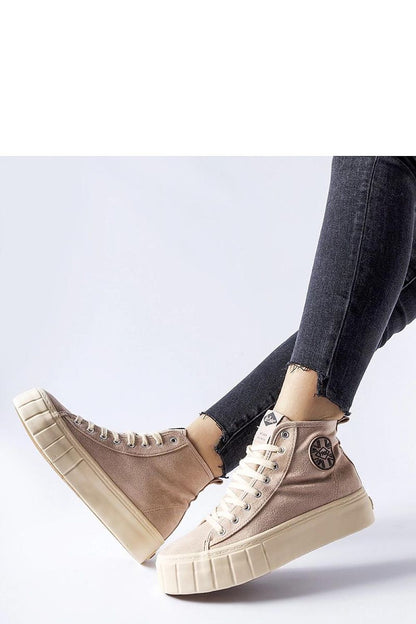 Elegant beige Lee Cooper sneakers for women, model LCJ-22-31-1434L by Solea, showcasing stylish round toe design and comfortable rubber sole, perfect for summer wear.
