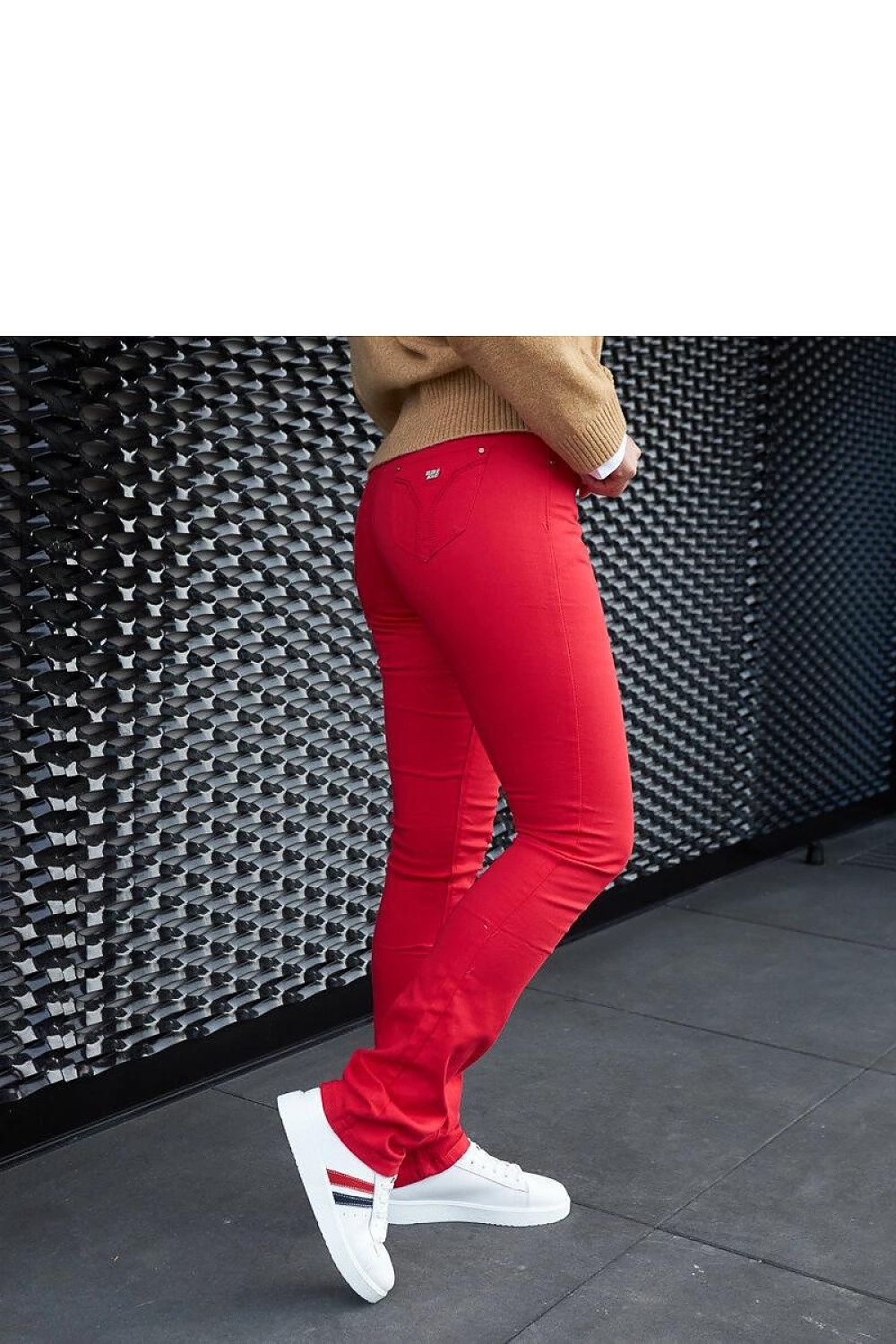 Elegant white leather sneakers from Solea, Camilla model, showcasing a durable and comfortable fit, perfect for summer.