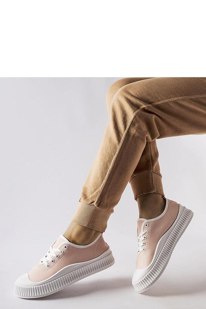Chic women's pink platform sneakers by Solea, featuring a round toe and classic lace-up closure for a sophisticated summer style.