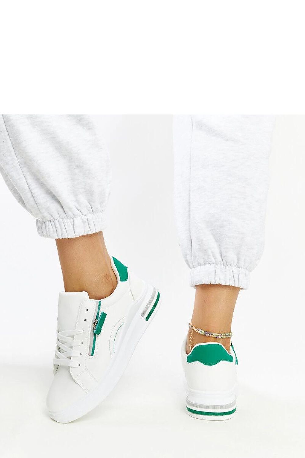 Elegant Solea white sneakers with green accents, ideal for casual outfits and showcasing high-quality eco-friendly craftsmanship.