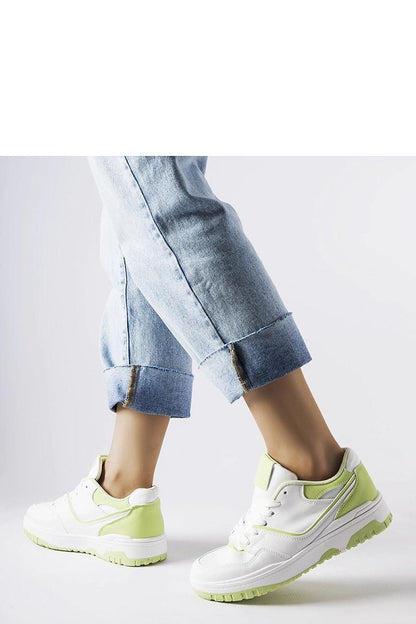 Close-up of Solea Barrette sneakers in eco-leather with a green rubber sole, highlighting the sleek lace-up closure and refined round toe, ideal for fashionable women.