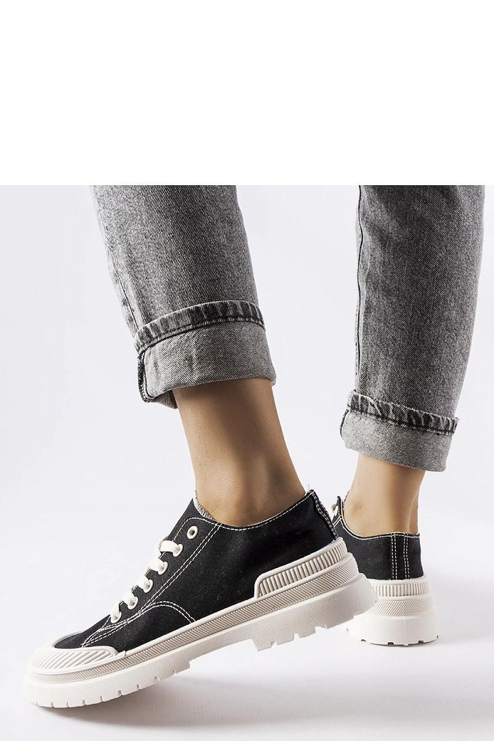 Fashionable Solea black fabric sneakers Nassar featuring a durable rubber sole and chic design, perfect for leisurely summer outings.