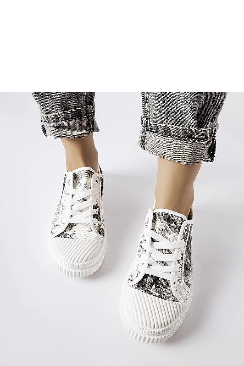 Fashionable Clavet blue sneakers showcasing a fading effect, designed for women, providing comfort and style by Solea.