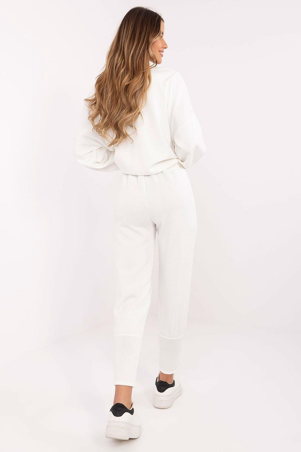 Close-up view of Italy Moda women's high waist tracksuit trousers highlighting the softness and elegance of the fabric, designed for versatile style and comfort.