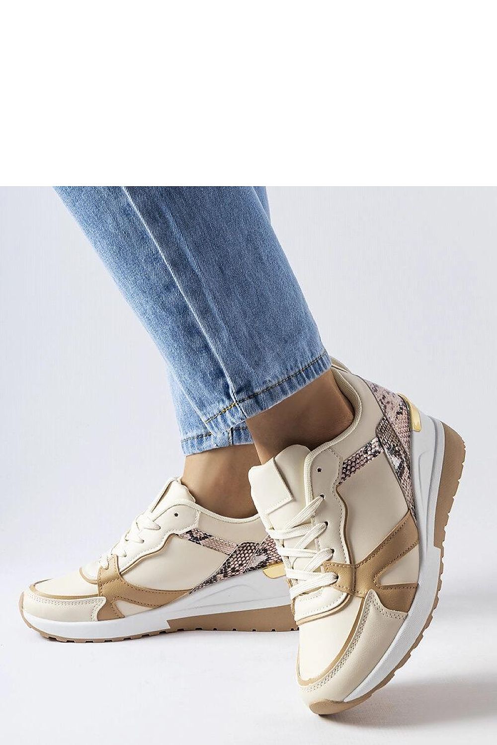 Chic beige Leopoldo wedge sneakers by Solea, showcasing sophisticated design and exceptional quality for women.