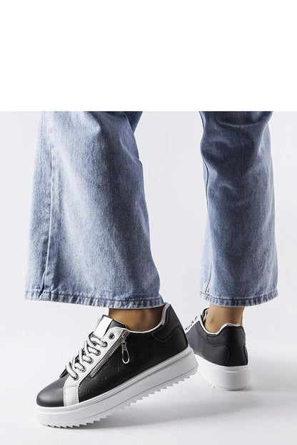 Close-up of Solea black platform sneakers Romola, featuring a laced design and rounded toe, perfect for modern fashion.