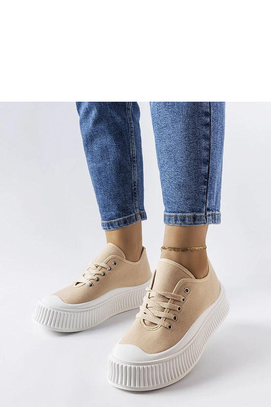 Luxurious beige platform sneakers for women by Solea, featuring a stylish lace-up design, perfect for summer outfits.