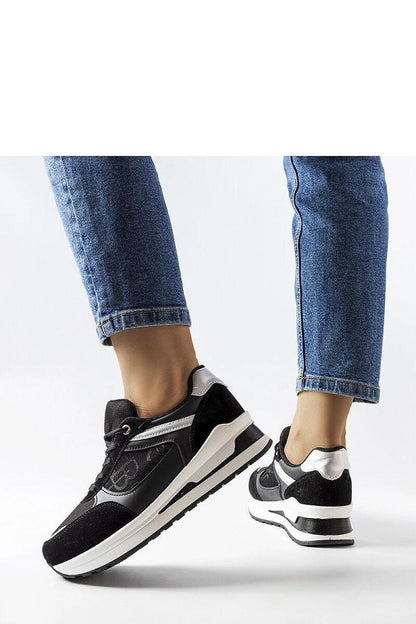 Solea elegant black sneakers featuring a stylish Genovese insert, perfect for luxury spring and summer wear, showcasing a comfortable lace-up design available in EU sizes 36 to 41.