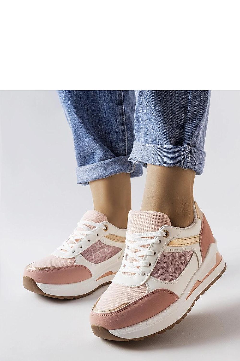 Chic Solea black sneakers highlighted by a refined Genovese insert, combining style and comfort for versatile wear.