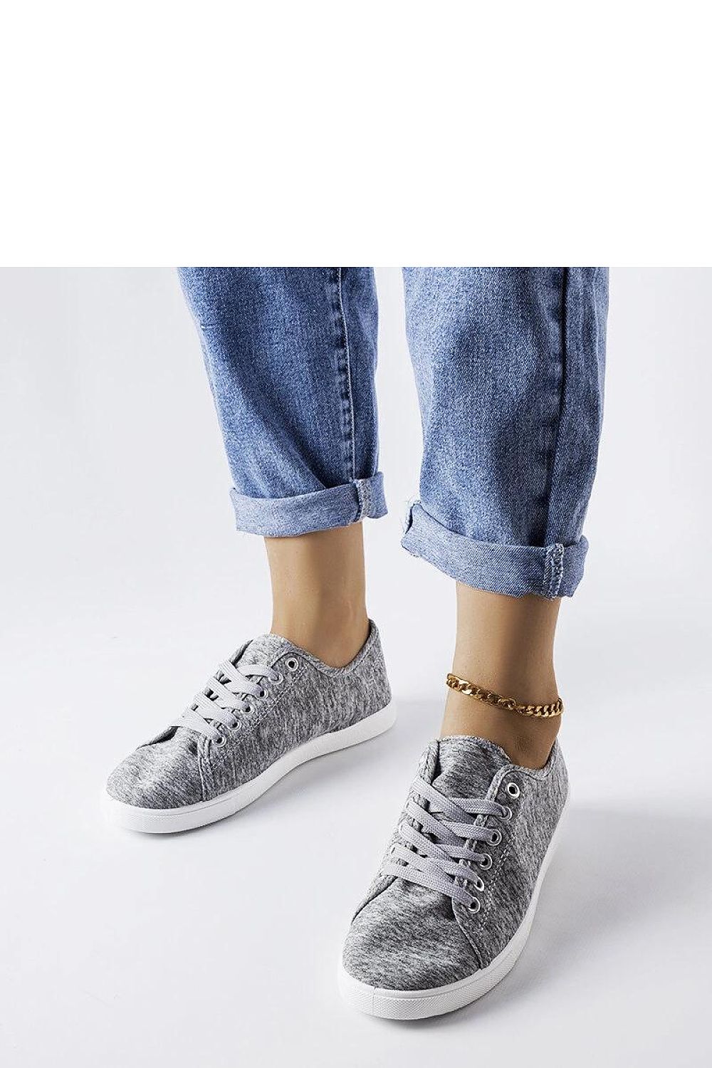 Stylish Solea Gray Fabric Sneakers Razan Venancia with lace-up closure, highlighting the premium quality fabric and comfort, ideal for sophisticated casual wear.
