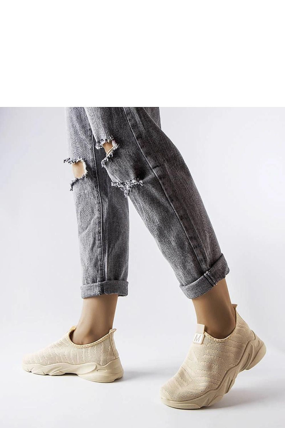 Elegant Solea women’s sports shoes Aaron in beige, featuring a lightweight slip-on design ideal for summer comfort and sophistication.