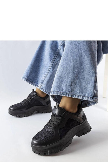 Detail of Solea Brunswick eco-leather chunky sneakers, featuring a round toe and lace-up design ideal for chic summer outfits.