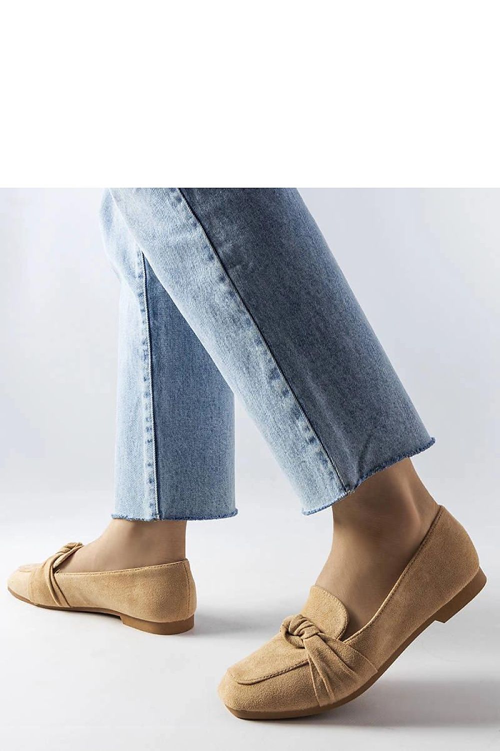 Elegant beige Samika loafers for women by Solea, crafted from eco-friendly leather, ideal for comfort and versatility in footwear.