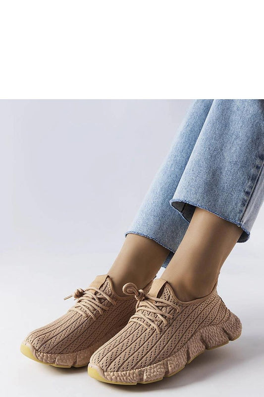 Élodie beige sporty sneakers for women by Solea, featuring a comfortable fabric upper and rubber sole, perfect for summer wear.