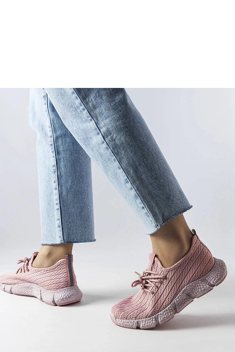 Solea Élodie women’s pink sports sneakers featuring lightweight fabric, round toe design, and lace-up closure for a secure fit, perfect for stylish summer outings.