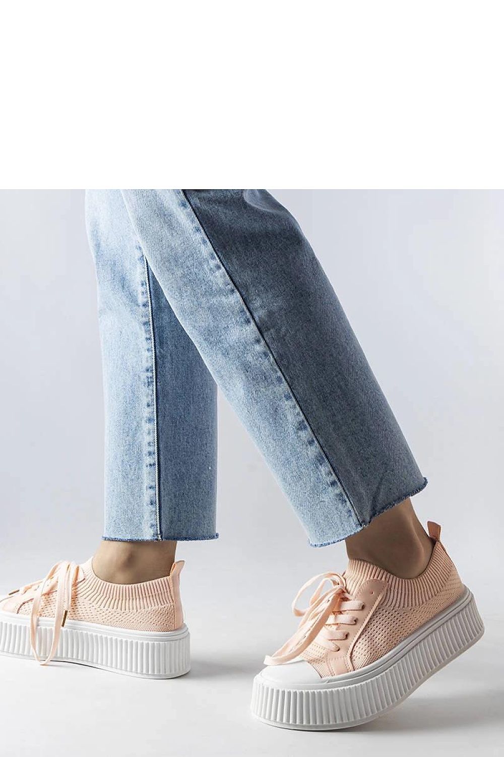 Elegant Solea Mallus pink platform sneakers showcasing high-quality fabric, ideal for warm weather and chic casual outfits.