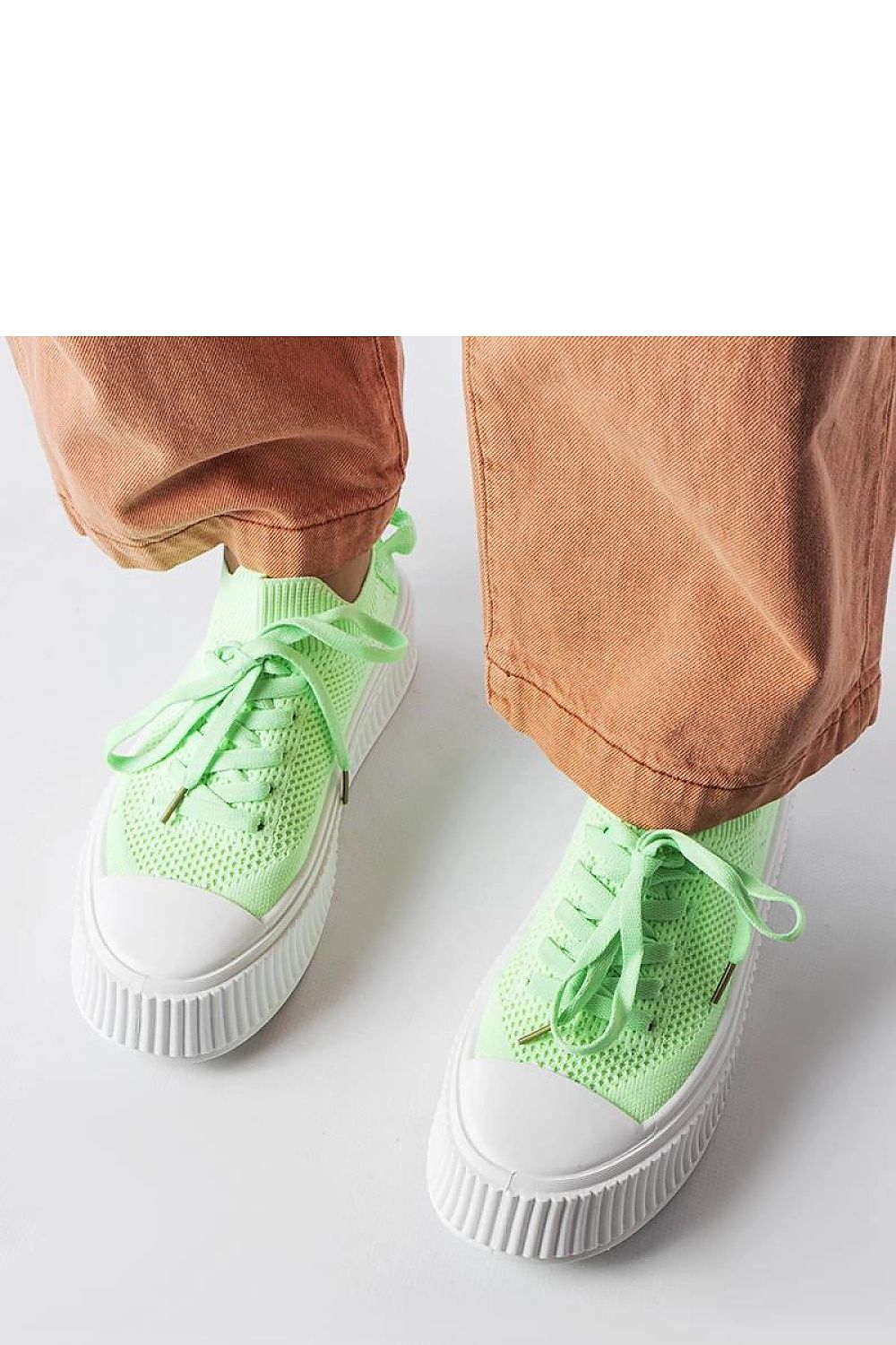 Elegant Solea green sneakers for women featuring an elastic upper design, perfect for summer fashion, showcasing a stylish 5 cm heel.