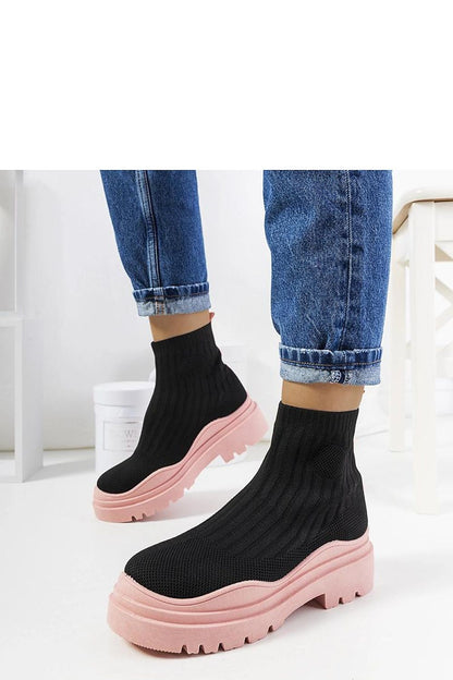 Elegant Solea sneakers for women in a stylish black and pink colour scheme, perfect for summer wear, featuring a comfortable fabric material and slip-on design.