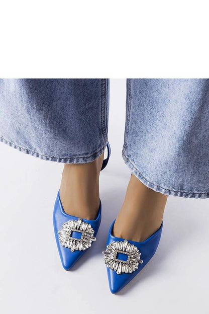Close-up of Solea's exquisite green high heel pumps Moïse with beautiful zircon embellishments, showcasing the 12cm heel and luxe eco leather material.